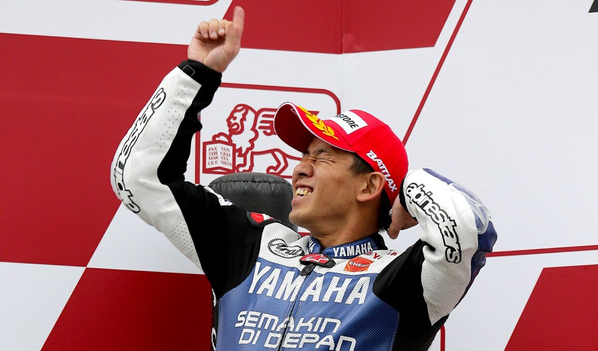 Katsuyuki Nakasuga Yamaha Yamaha M1 2012 Valencia MotoGP portrait podium celebration credit 2Snap Subs de valor agregado | Dani Pedrosa más 5 cartas más de MotoGP enloquecidas | Noticias BikeSport