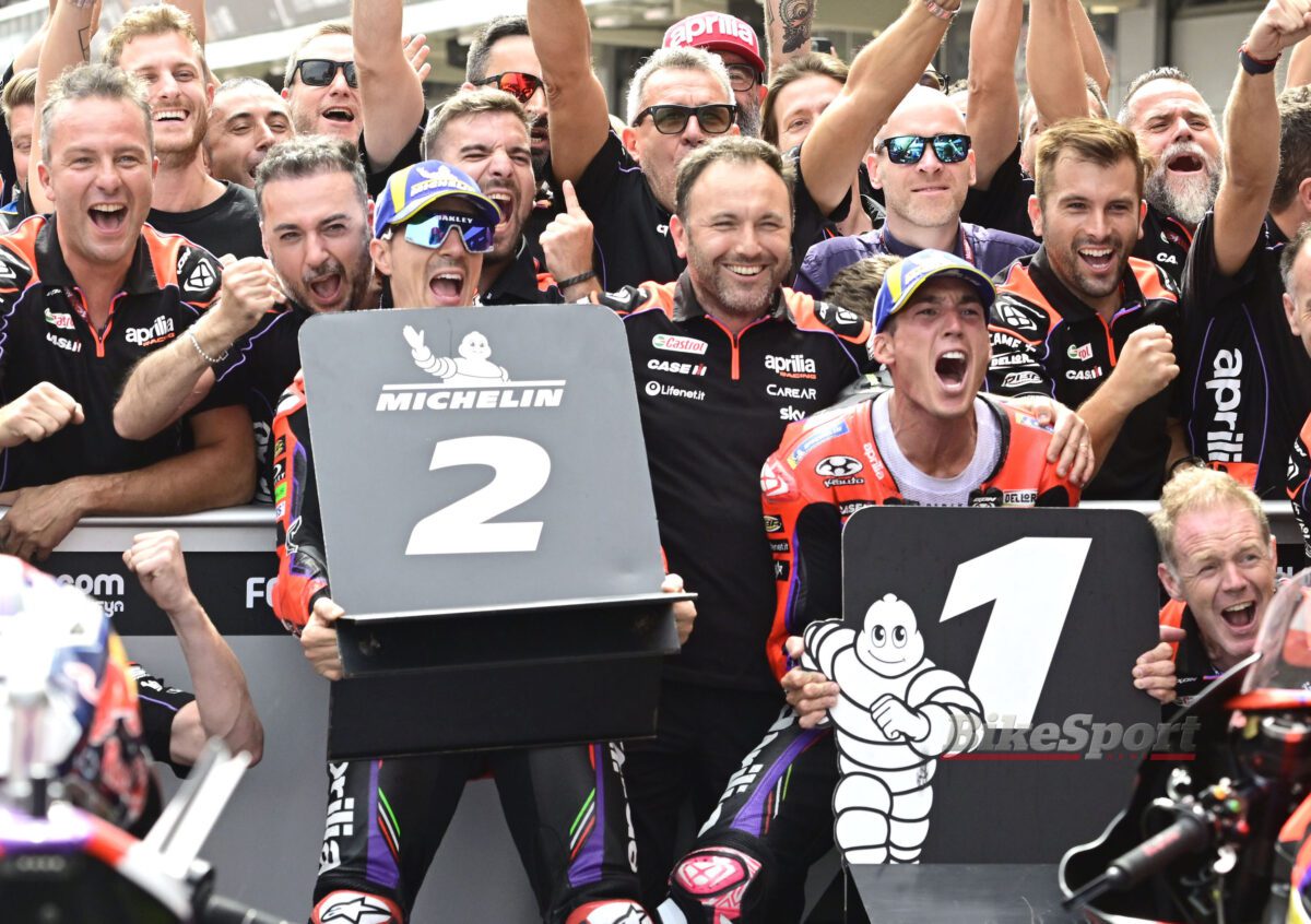 Aprilia Racing, Aleix Espargaro, Maverick Vinales, Aprilia RS-GP, 2023 MotoGP, Catalunya MotoGP, team, celebration, Barcelona [credit - Gold & Goose]