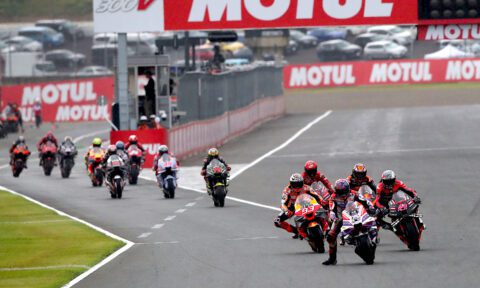 Jorge Martin leads full field exit from pit-lane early in the 2023 Japanese MotoGP following a change of bikes, Japanese MotoGP, 2023 MotoGP, Motegi, action, group, field, start [Gold & Goose]