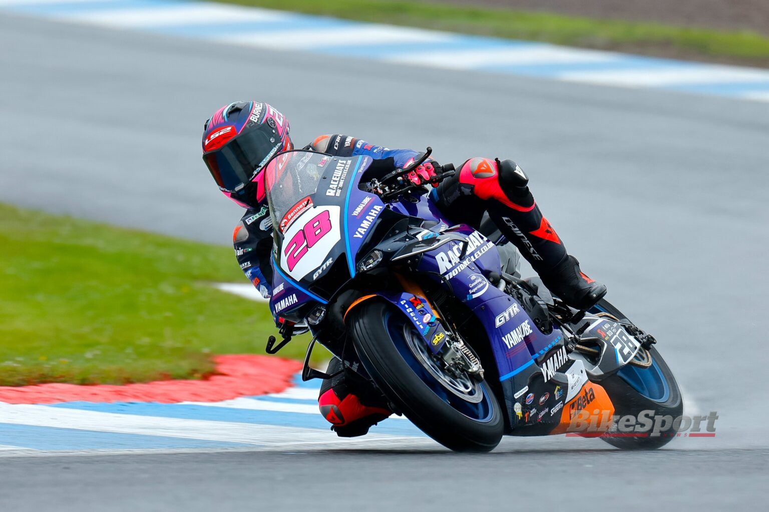 Bradley Ray, Raceways, Yamaha R1, 2025 BSB Knockhill, action, wet [credit: Ian Hopgood Photography]