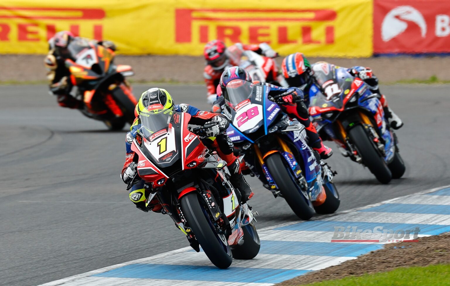 Kyle Ryde, OMG Nitrous Competitions, Yamaha R1, 2025 BSB, Knockhill, action, start [credit: Ian Hopgood Photography]