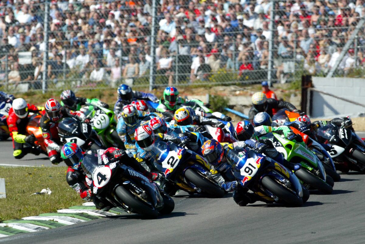 Shane Byrne, 2003 Brands Hatch WorldSBK, action [Gold & Goose]
