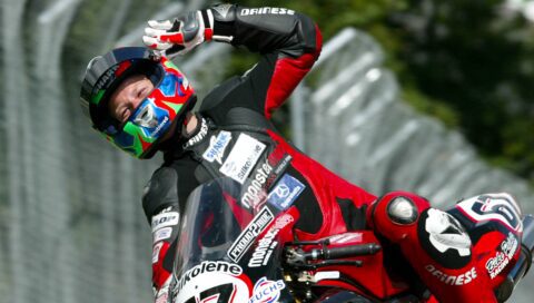 Shane Byrne, Monstermob Ducati, 2003 WorldSBK, action [Gold & Goose]