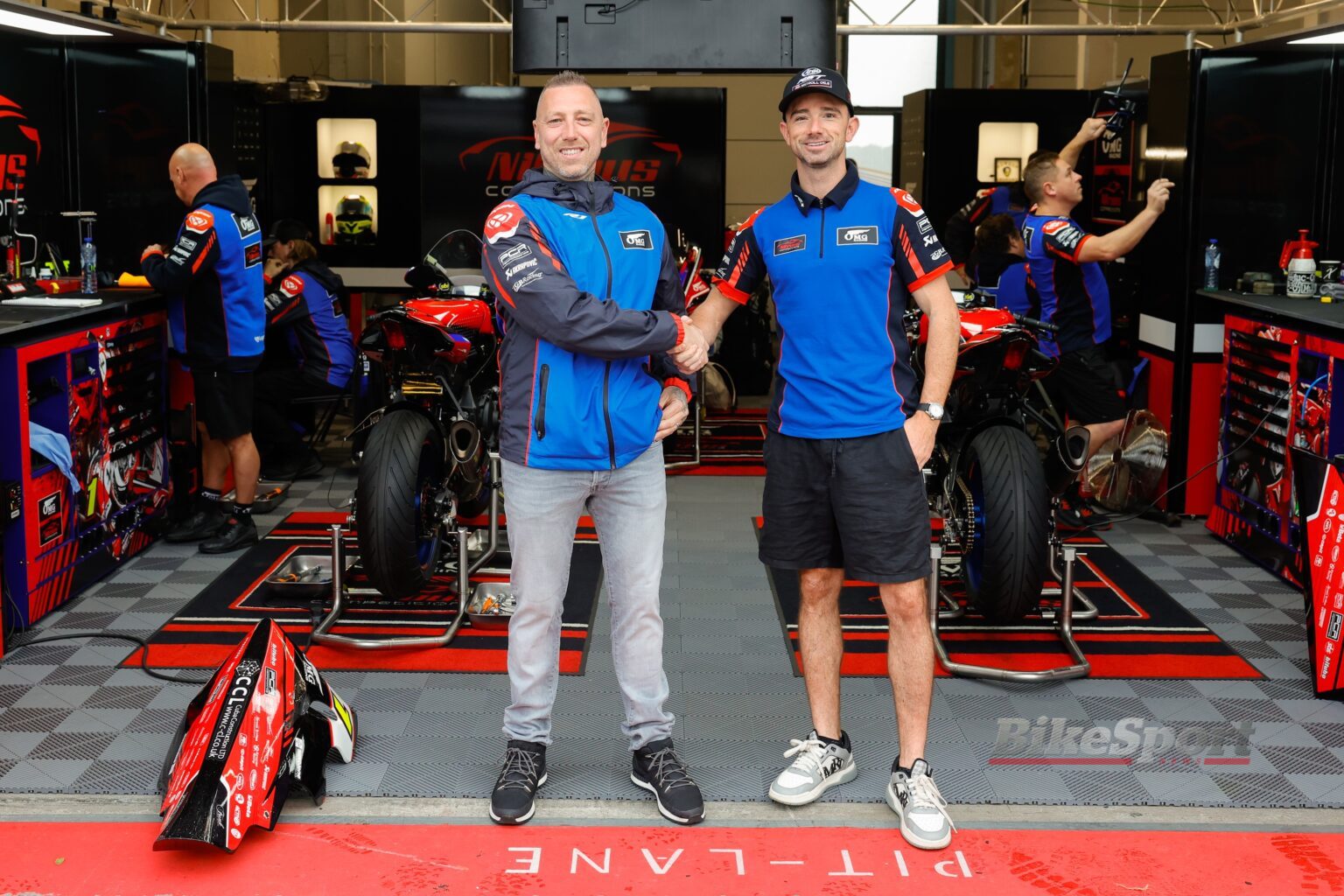 Glenn Irwin re-signs with Nitrous Competitions Yamaha for the 2026 BSB season [credit: Ian Hopgood]