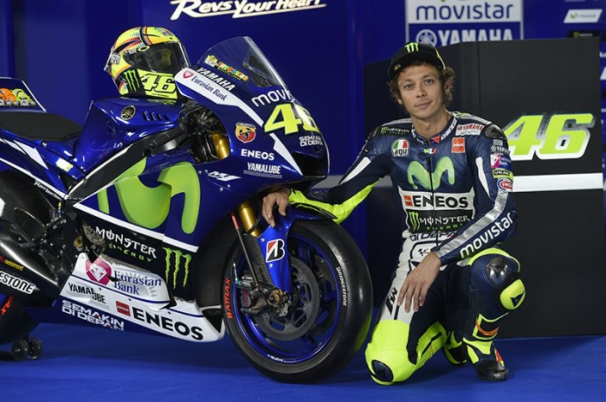 HORLOGE MINIATURE, MOTO VALENTINO ROSSI SUR YAMAHA EN HORLOGE, rossi-01